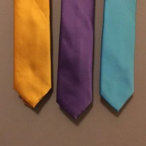 Three (3) colorful ties - Geoffrey Beene